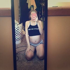 “I have no tits” Crop